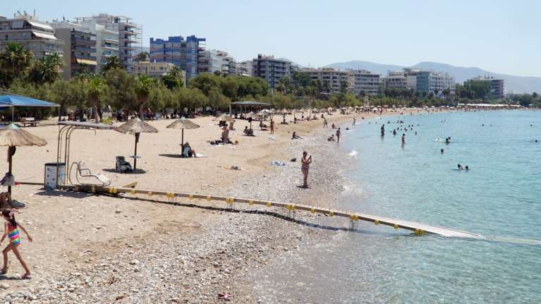 Παλαιό Φάληρο: Εξελίξεις με το νεκρό κοριτσάκι - Αναζητείται γυναίκα που φέρεται να το συνόδευε μέσα σε καρότσι - Τι δείχνουν δύο βίντεο