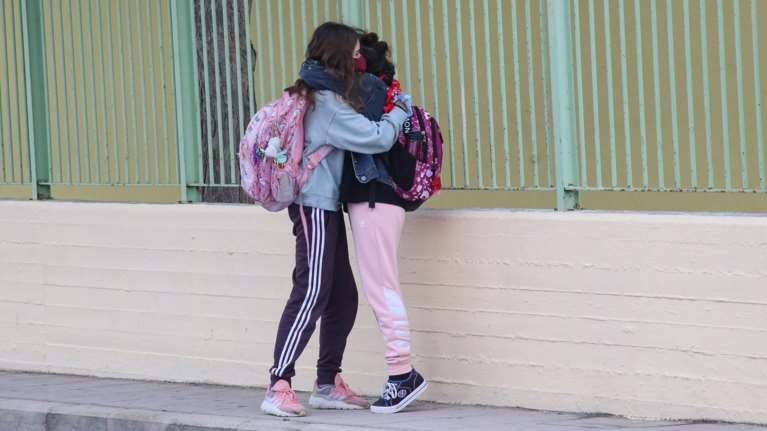 Άνοιγμα δημοτικών και νηπιαγωγείων με μάσκες και αντισηπτικά - Το πρώτο κουδούνι για το 2021 [εικόνες]