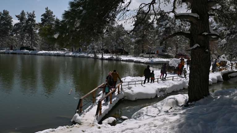 Χαλάει ο καιρός από το βράδυ - Πού θα χιονίσει το Σάββατο, το σπάνιο φαινόμενο που θα δούμε