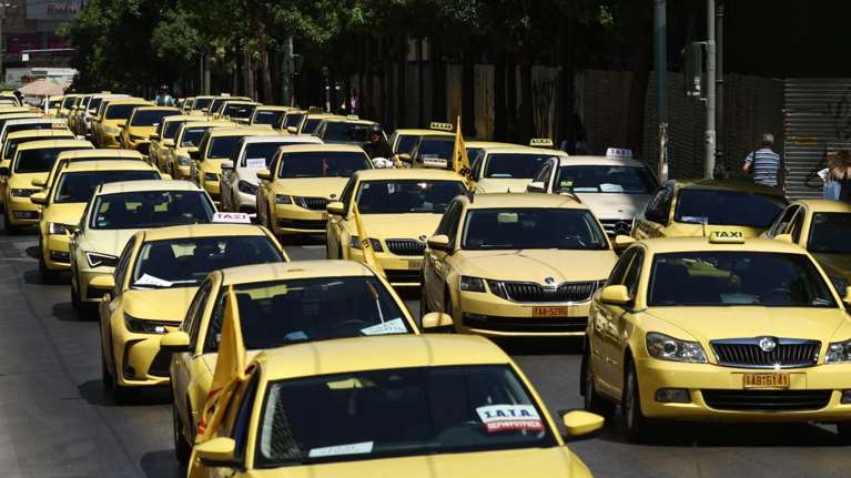 Χωρίς ταξί και σήμερα η Αθήνα - 24ωρη απεργία των οδηγών και στη Θεσσαλονίκη