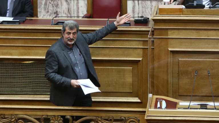 Νέο σόου Παύλου Πολάκη στη Βουλή μετά το χθεσινό χάος- "Δεν έκανα κατάληψη, μου πήραν τον λόγο"