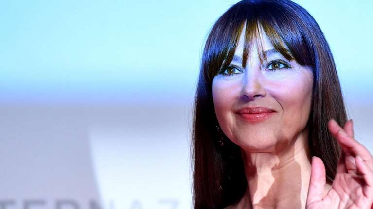 Στην Πάρο για διακοπές η Μόνικα Μπελούτσι - Η φωτογραφία της Ιταλίδας σταρ σε ταβέρνα