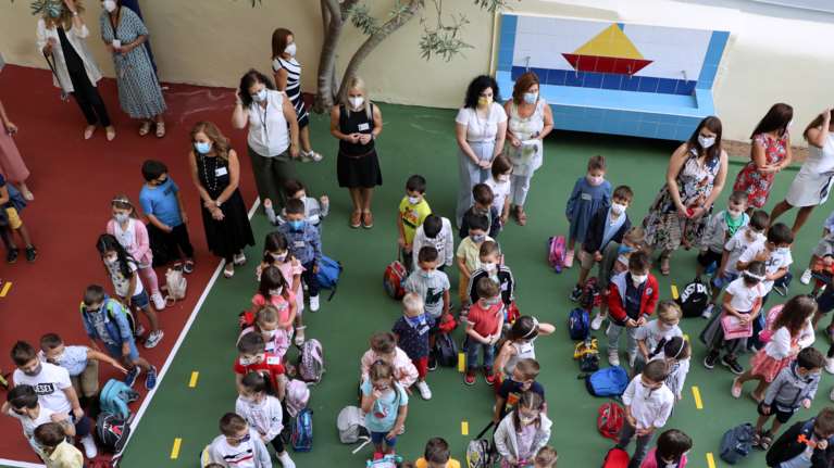 Δεν κλείνουν τα σχολεία λόγω πανδημίας: Η κυβέρνηση διαψεύδει τις φήμες - Κεραμέως: Καμία απολύτως συζήτηση