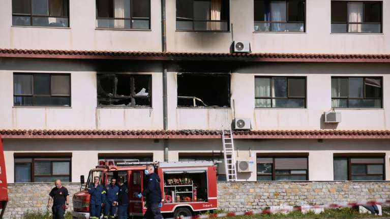 Φωτιά στο νοσοκομείο Παπανικολάου: Πληροφορίες ότι ασθενής με κορονοϊό άναψε τσιγάρο δίπλα σε φιάλες οξυγόνου