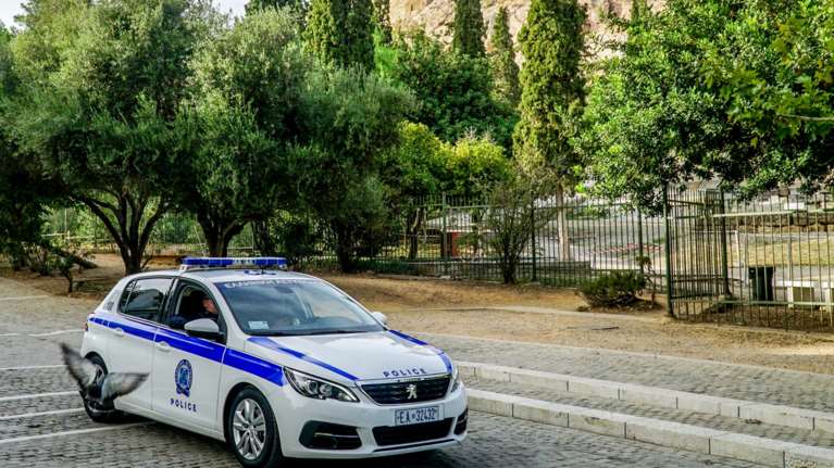 Συνελήφθη γυναίκα για την εγκατάλειψη του βρέφους κοντά στην Ακρόπολη – Τα ερωτήματα γύρω από την υπόθεση