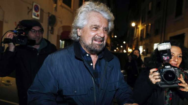 Εκτός εαυτού ο Μπέπε Γκρίλο: &quot;Ο γιος μου δεν είναι βιαστής&quot; - Το βίντεο που προκάλεσε σάλο