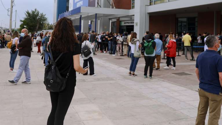 Διαθέσιμα όλα τα εμβόλια για τους 30-34 - Άνοιξε η πλατφόρμα για τους 18 και άνω με Johnson &amp; Johnson