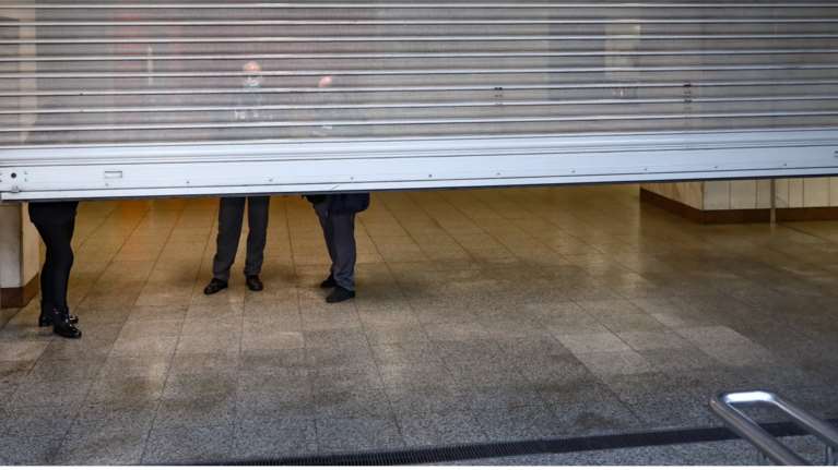 Σε απεργιακό κλοιό η χώρα την Πέμπτη: "Χειρόφρενο" στα ΜΜΜ, εκτός από τα λεωφορεία - Ποιοι απεργούν