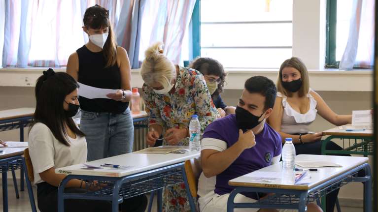 Πανελλήνιες 2022: Ναι στις μάσκες, όχι στα τεστ - Τα πέντε μέτρα που προτείνει το υπ. Παιδείας