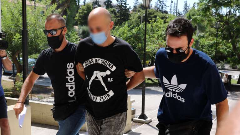 Ηλιούπολη: Προφυλακίστηκε και ο πρώην φίλος της 19χρονης που εξέδιδε ο αστυνομικός- Ο 3ος του κυκλώματος