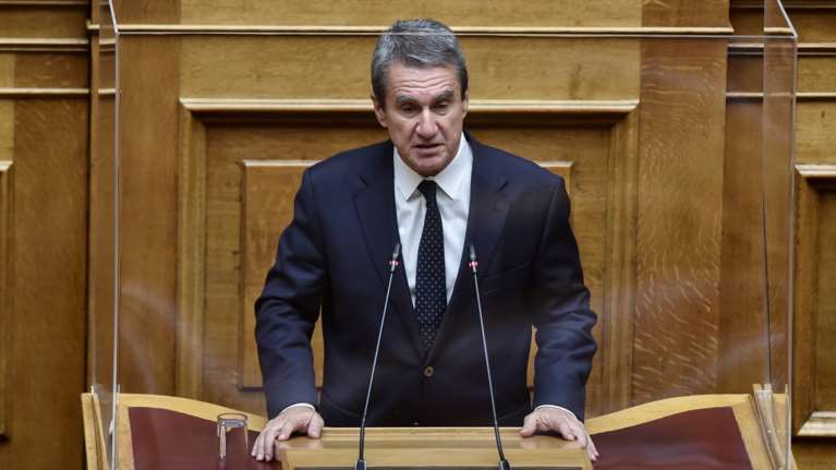 Λοβέρδος: Η κυβέρνηση Μητσοτάκη ευνοεί τα καρτέλ πάσης μορφής σε τράπεζες και τηλεπικοινωνίες