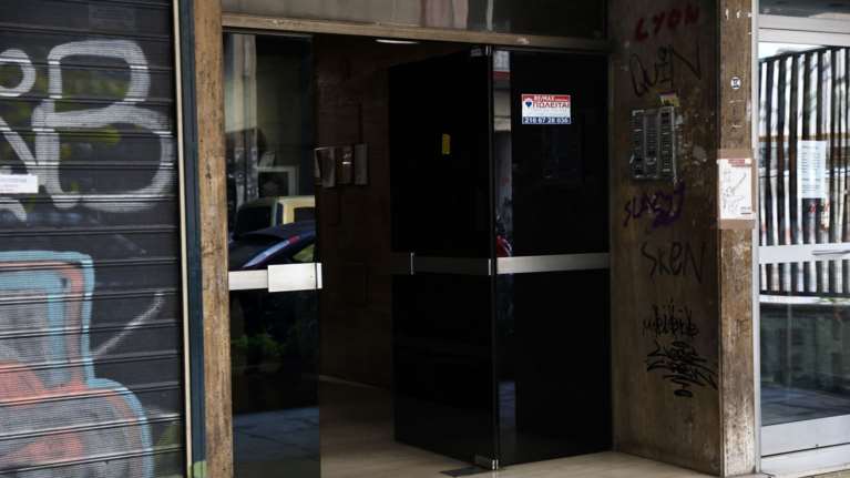 Εξάρχεια: &quot;Να σαπίσει στη φυλακή&quot;- Ξεσπά ο πατέρας του δολοφόνου, τον είχε χτυπήσει βάναυσα λίγες μέρες πριν