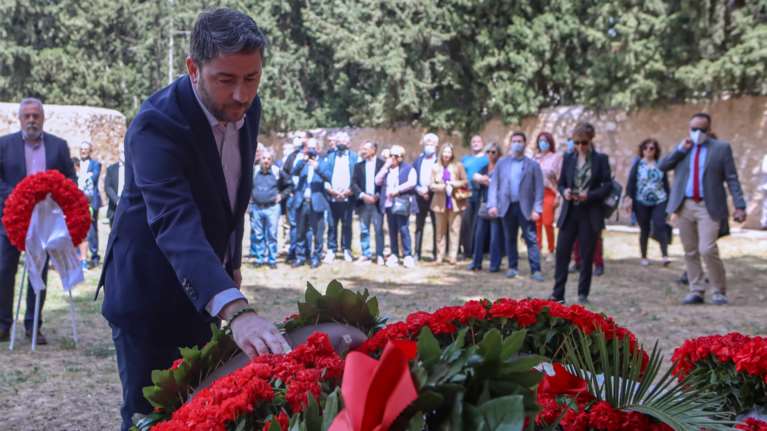 Πρωτομαγιά - Στην Καισαριανή ο Ανδρουλάκης: &quot;Τιμούμε τους αγώνες για αξιοπρεπείς μισθούς και συνθήκες εργασίας&quot;