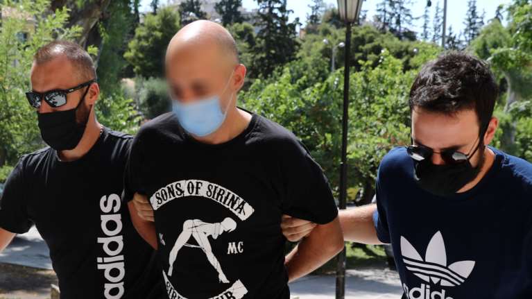 Φρίκη στην Ηλιούπολη: Η 9χρονη κόρη του αστυνομικού προαγωγού, ζούσε στο ίδιο διαμέρισμα-φυλακή με την 19χρονη