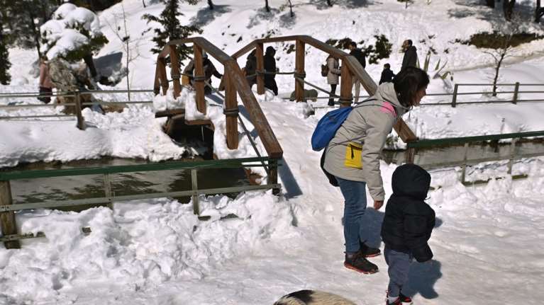 Καιρός- Η Ελλάδα στα δύο: Στα &quot;λευκά&quot; η Θεσσαλονίκη, συννεφιά και νοτιάδες στην Αττική