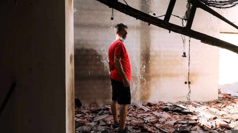 Φωτιά στην Εύβοια – Αντιδήμαρχος Μαντουδίου: Έγιναν στάχτη 1.000 σπίτια