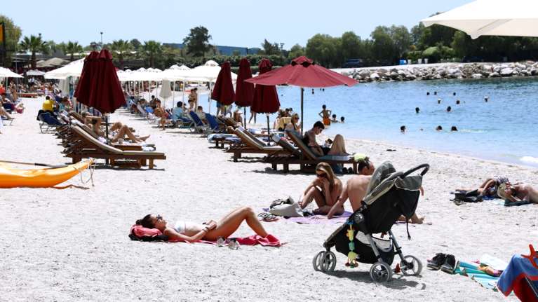 Επιμένει ο καύσωνας με θερμοκρασίες στους 45°C - Συναγερμός για νέες πυρκαγιές