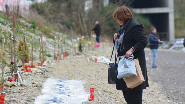 Τέμπη: Μνημόσυνο στον τόπο της τραγωδίας για την συμπλήρωση ενός έτους από το σιδηροδρομικό δυστύχημα