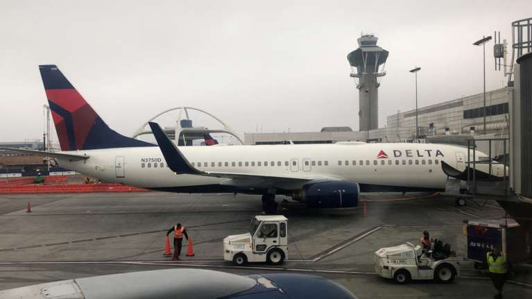 Τρόμος στον αέρα: Σφοδρές αναταράξεις σε πτήση της Delta - 25 τραυματίες [βίντεο]