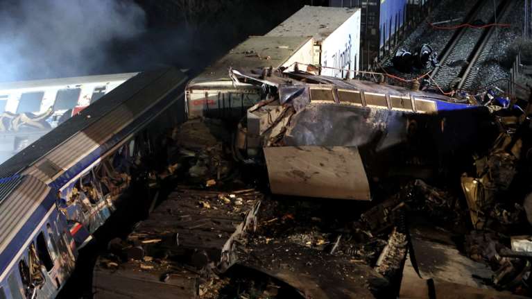 Δημοσκόπηση Opinion Poll: Οι πολίτες δεν έχουν ξεχάσει τα Τέμπη - &quot;Η κυβέρνηση συγκαλύπτει, η αντιπολίτευση εκμεταλλεύεται&quot;