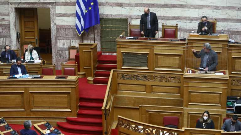 Νέος γύρος μετά το σόου Πολάκη - Οργή Τασούλα: "Κόλαση τη Βουλή δεν θα την κάνετε"