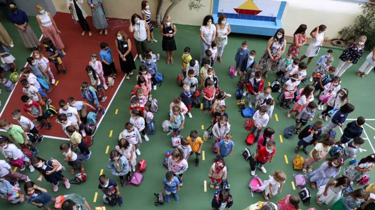Καλπάζει ο κορονοϊός και στα παιδιά: Πολλαπλασιάζονται τα κρούσματα σε μαθητές - Ποια σχολεία είναι σε αναστολή