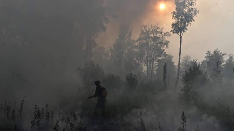Καλιφόρνια: Εκατοντάδες κάτοικοι εγκαταλείπουν τα σπίτια τους εξαιτίας γιγαντιαίας πυρκαγιάς