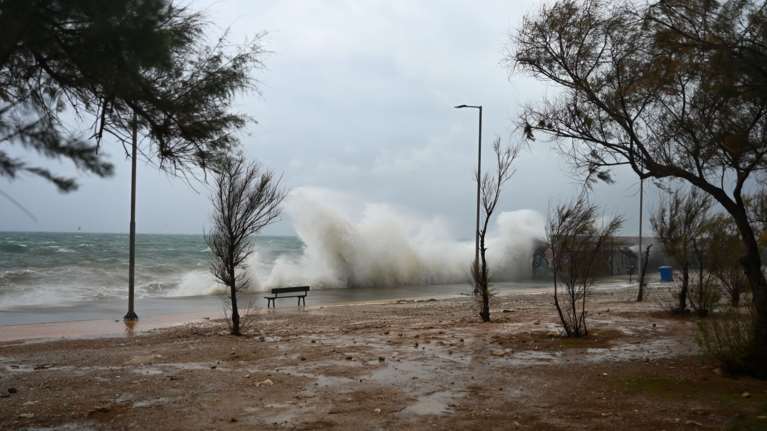 Έρχεται σφοδρή κακοκαιρία με καταιγίδες, χαλάζι και χιόνια σε χαμηλά υψόμετρα - Πότε θα χτυπήσει την Αττική