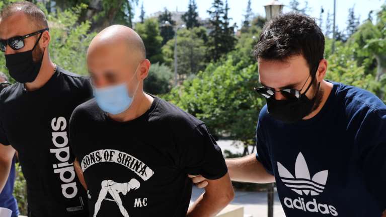 Ηλιούπολη: Νέα κατάθεση γυναίκας &quot;καίει&quot; τον αστυνομικό - &quot;Με πίεζε για να εκδίδομαι&quot;