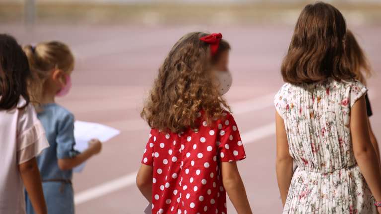 Κατερίνη: Μητέρα κατήγγειλε ότι η δασκάλα χτύπησε την 8χρονη κόρη της για ένα χαρτάκι