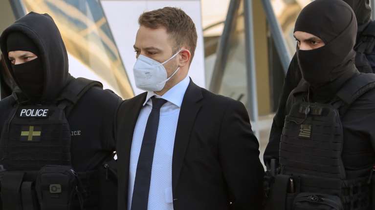 Γλυκά Νερά: "Γιατί το έκανες αυτό; Ήσασταν η οικογένειά μας"- Το ξέσπασμα της γειτόνισσας του Αναγνωστόπουλου στη δίκη