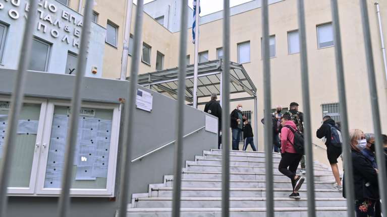 Θεσσαλονίκη: Πατέρας εισέβαλε σε σχολείο και επιτέθηκε φραστικά σε δύο συμμαθητές του γιου του