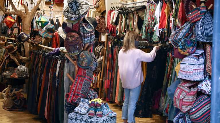 Εμπορικός Σύλλογος Πειραιώς: Το λεγόμενο "Black Friday" έχει γίνει  "Black Month" - Δεν ενισχύει τον τζίρο