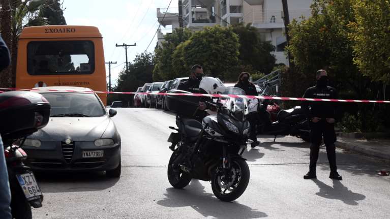 Γιώργος Καραϊβάζ: Σοκάρει αυτόπτης μάρτυρας - &quot;Τους είδα να του ρίχνουν τη χαριστική βολή&quot; [Βίντεο]