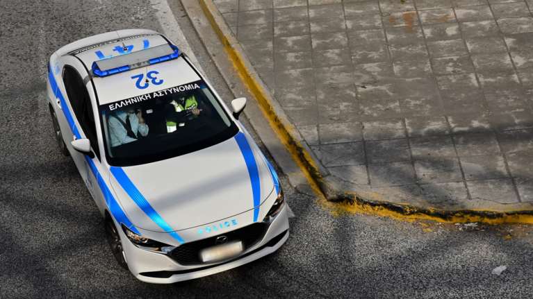 Κορινθία: Την ώρα που κηδευόταν δημοτικός υπάλληλος, διαρρήκτες "ξάφρισαν" το σπίτι του