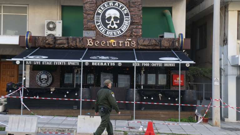 Θεσσαλονίκη: Μεθυσμένος ο Νορβηγός που σκότωσε τον αστυνομικό με μια μαχαιριά στο λαιμό - Ακαριαίος ο θάνατός του