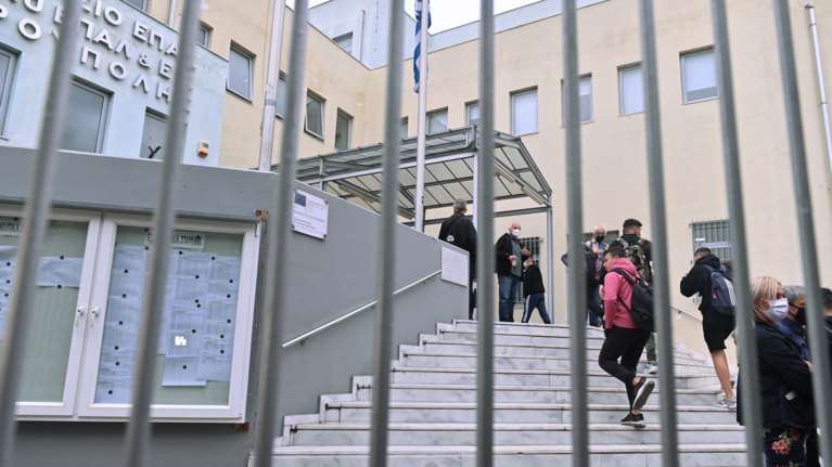 Χαϊδάρι: Συνελήφθη 16χρονος σε ΕΠΑΛ - Βρέθηκε όπλο κρότου στην τσάντα του