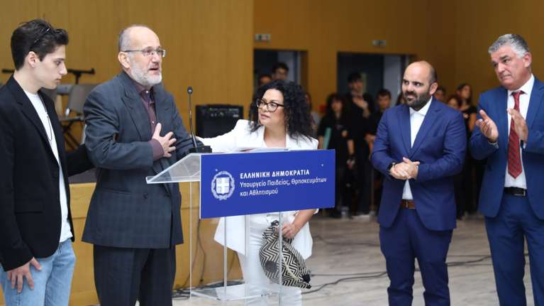 Οι τρεις εκπαιδευτικοί που βραβεύτηκαν επειδή έσωσαν τη ζωή μαθητών τους εν ώρα υπηρεσίας