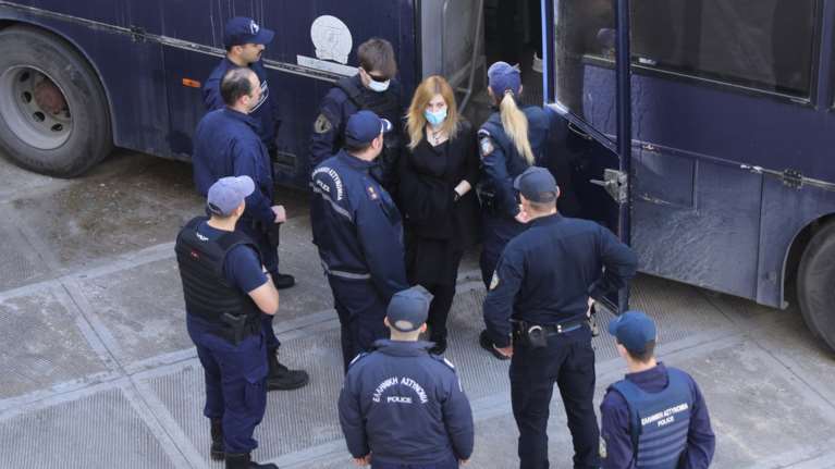 Φορτισμένη η Πισπιρίγκου στη δίκη για Μαλένα και Ίριδα: Όλοι με λένε Μήδεια, όλοι με μισούν