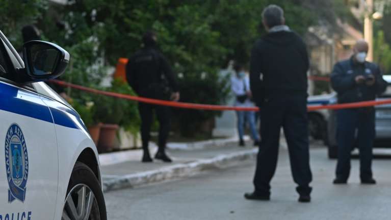 Οικογενειακή τραγωδία στο Περιστέρι: Νεκρός 62χρονος χτυπημένος με μαχαίρι από τον γιο του