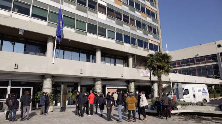 Θεσσαλονίκη: Αναρχικοί έσπασαν στο ξύλο φοιτητές, επειδή έπαιζαν το παιχνίδι "Πέφτει η νύχτα στο Παλέρμο"...