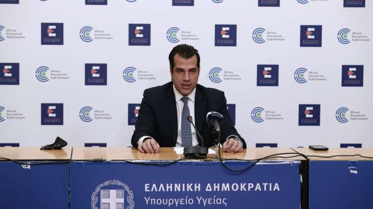 Μάσκες - Έκτακτες ανακοινώσεις Πλεύρη στις 17:00: Πού θα είναι υποχρεωτικές, τι αλλάζει από την 1η Ιουνίου