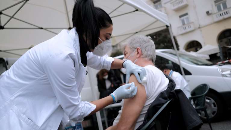 Έκκληση Βασιλακόπουλου για εμβολιασμό κατά της γρίπης: Η ανοσία του πληθυσμού έχει μειωθεί δραματικά