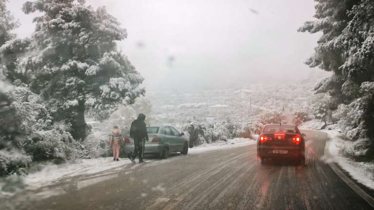 Σε κλοιό παγετού η χώρα με πολικές θερμοκρασίες - Πότε υποχωρεί η κακοκαιρία