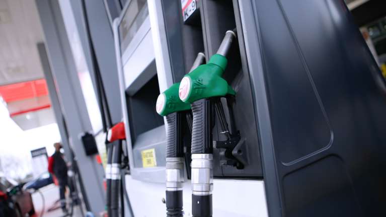 Πρόστιμα ύψους 25.000 ευρώ σε πέντε βενζινάδικα, σε Καλαμάτα, Αττική και Πρέβεζα