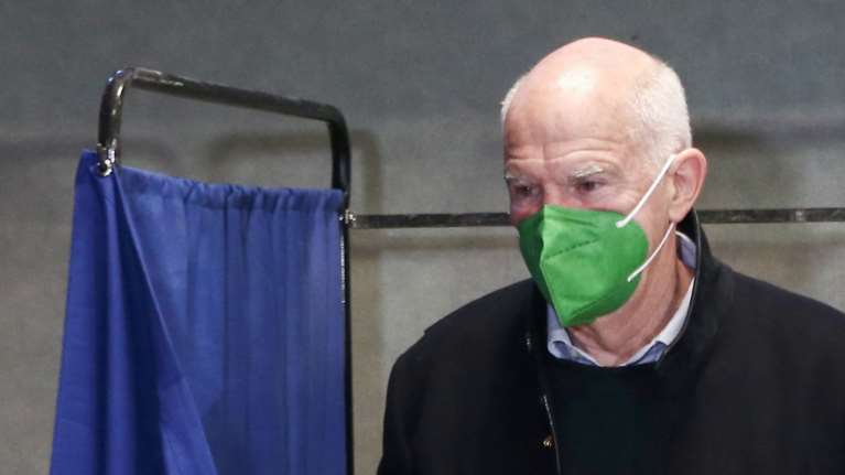 Μεγάλη απογοήτευση και έκπληξη στο επιτελείο Παπανδρέου- Περίμεναν νίκη από τον πρώτο γύρο