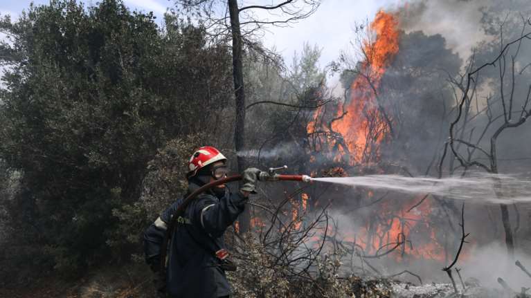 Φωτιά στο Ηράκλειο Κρήτης - Μεγάλη κινητοποίηση της πυροσβεστικής