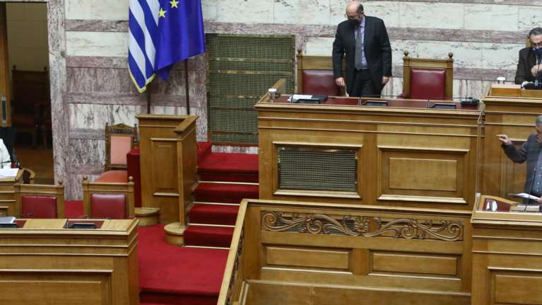 "Σόου" Πολάκη στη Βουλή: Επιτέθηκε στον Άδωνι Γεωργιάδη, διεκόπη η συνεδρίαση - Δεν κατέβαινε από το βήμα [Εικόνες - Βίντεο]