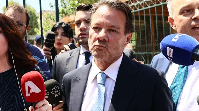 Απόστολος Λύτρας: Το ερωτηματολόγιο που έδειξε τον άγριο ξυλοδαρμό της συζύγου του - Η μαρτυρική διαδρομή μέχρι το νοσοκομείο