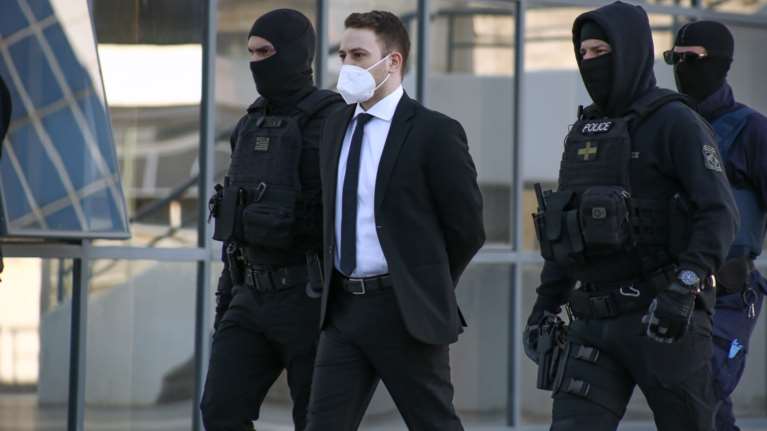 Μπάμπης Αναγνωστόπουλος: Καθαρίζει σκάλες στη φυλακή - Πώς μπορεί να βγει σε μόλις 7 χρόνια παρά τα ισόβια [βίντεο]